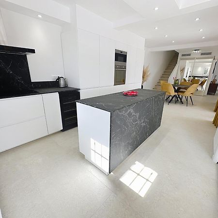 3 Bedrooms Villa Near Cannes - Pool & Jacuzzi - Sea View Mandelieu Exteriör bild