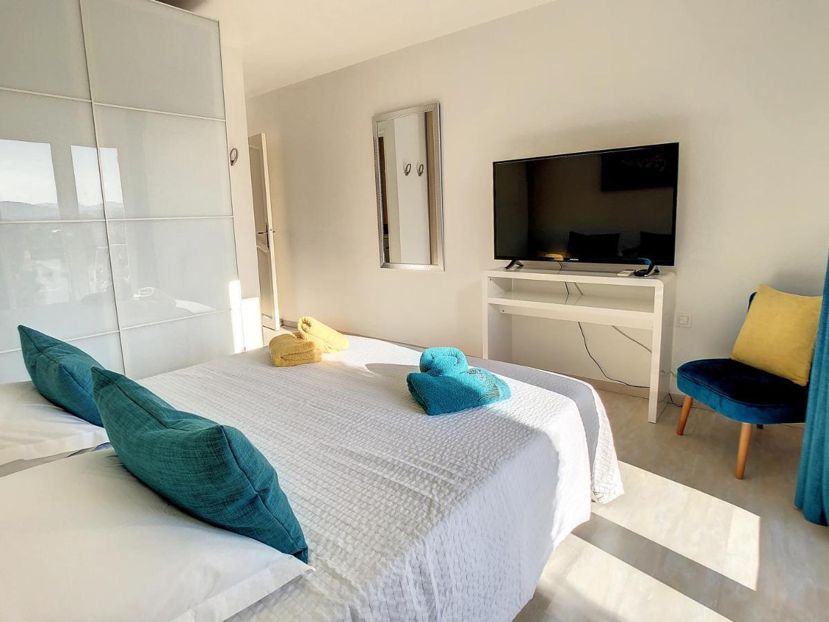 3 Bedrooms Villa Near Cannes - Pool & Jacuzzi - Sea View Mandelieu Exteriör bild