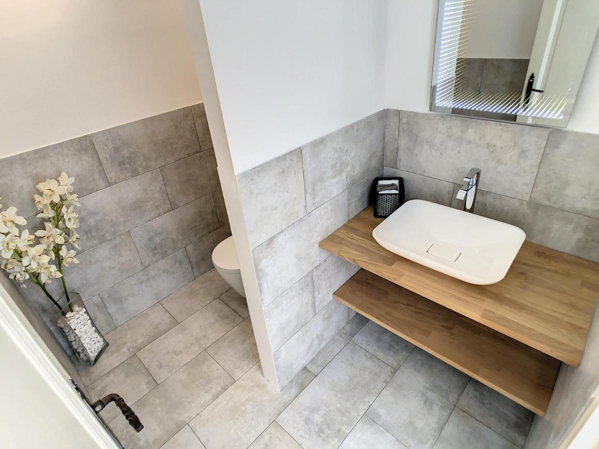 3 Bedrooms Villa Near Cannes - Pool & Jacuzzi - Sea View Mandelieu Exteriör bild