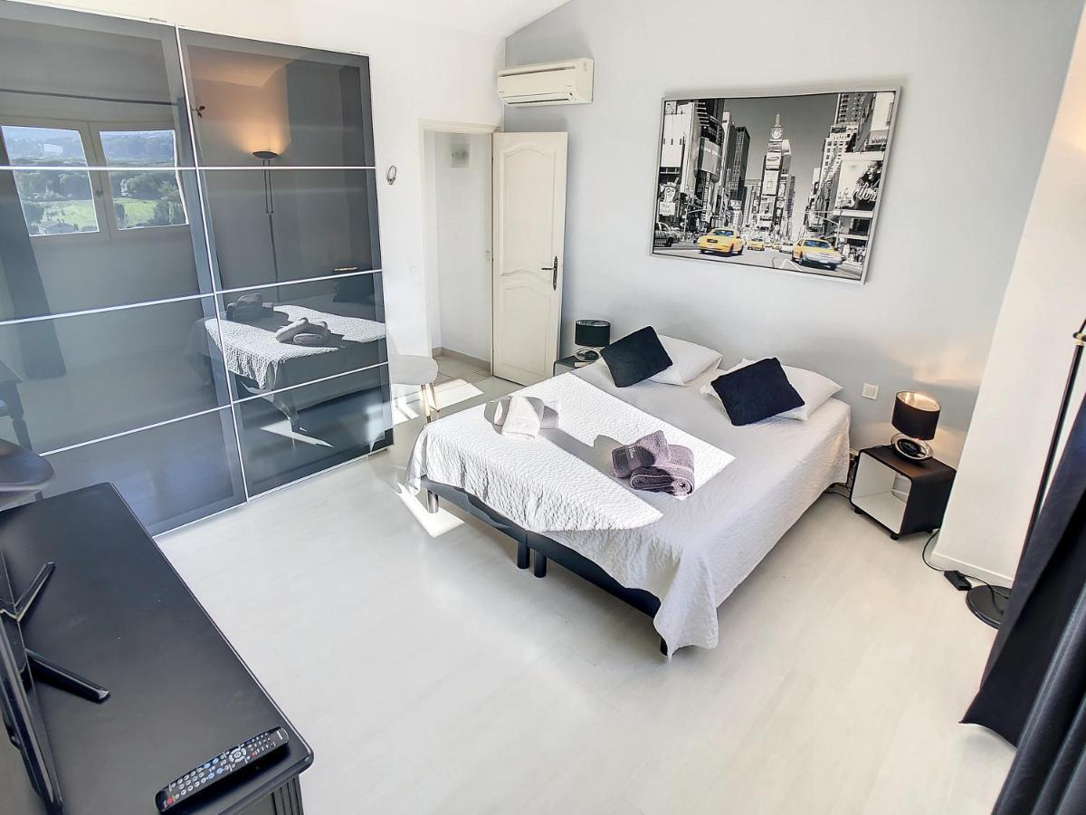 3 Bedrooms Villa Near Cannes - Pool & Jacuzzi - Sea View Mandelieu Exteriör bild