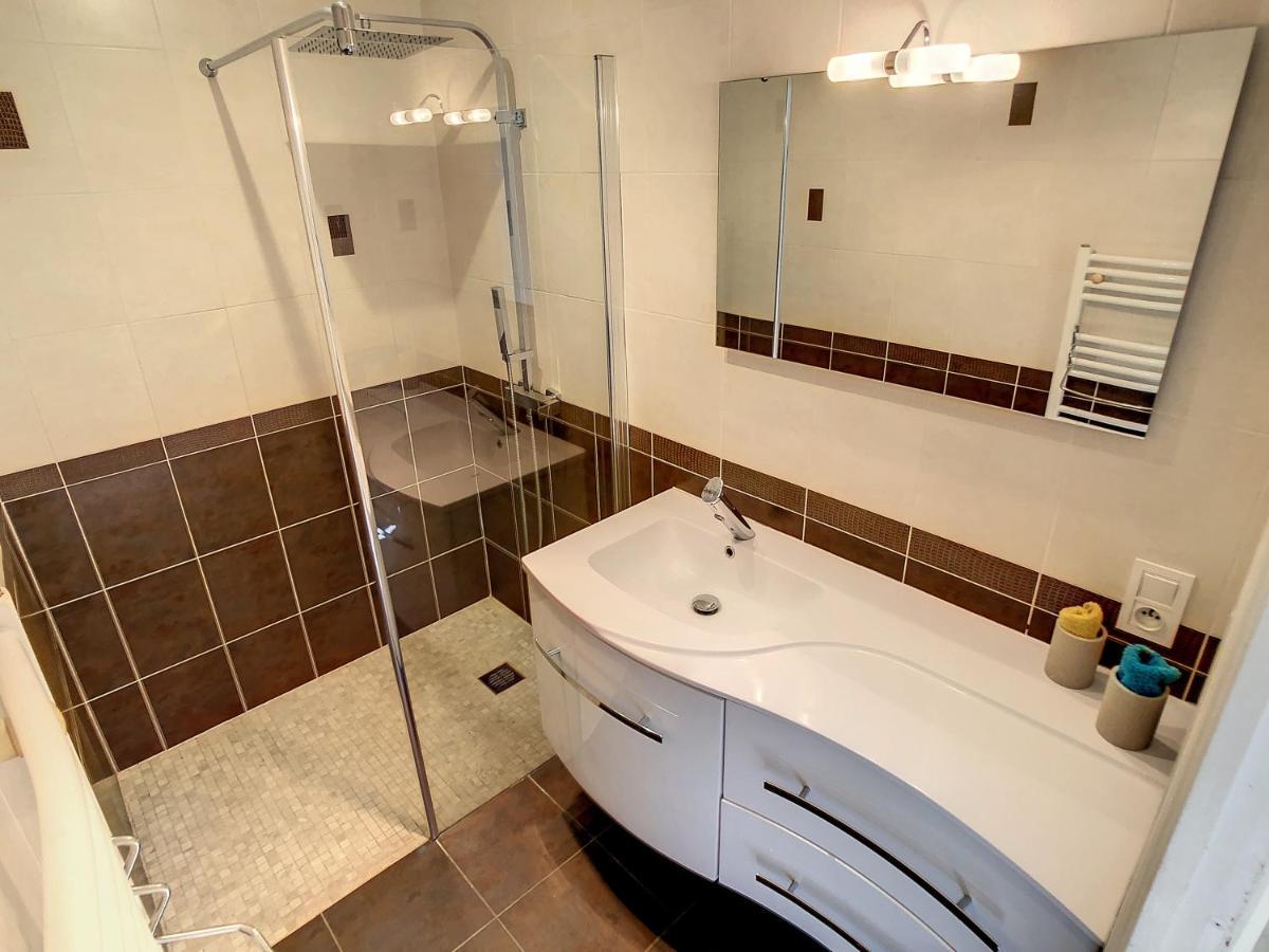 3 Bedrooms Villa Near Cannes - Pool & Jacuzzi - Sea View Mandelieu Exteriör bild