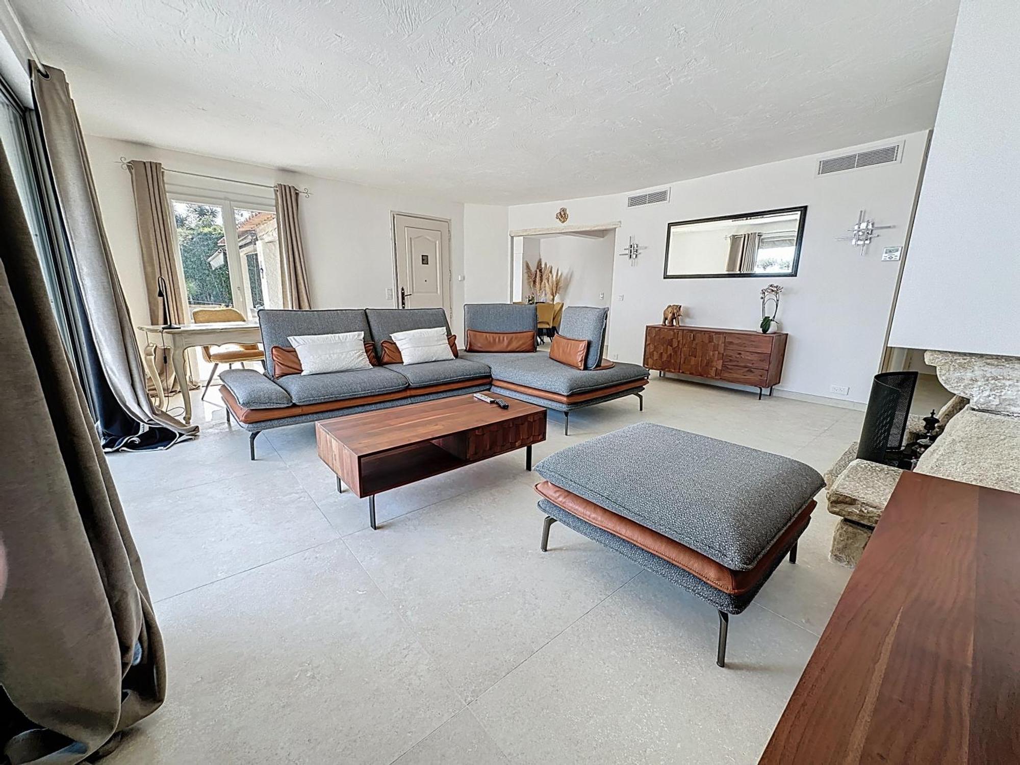 3 Bedrooms Villa Near Cannes - Pool & Jacuzzi - Sea View Mandelieu Exteriör bild