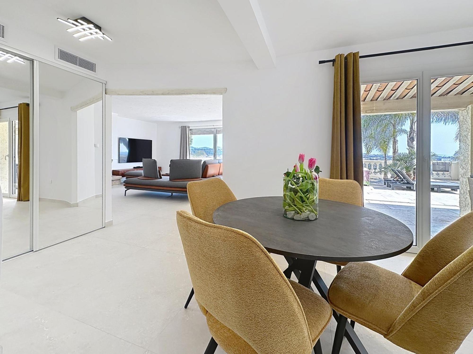 3 Bedrooms Villa Near Cannes - Pool & Jacuzzi - Sea View Mandelieu Exteriör bild