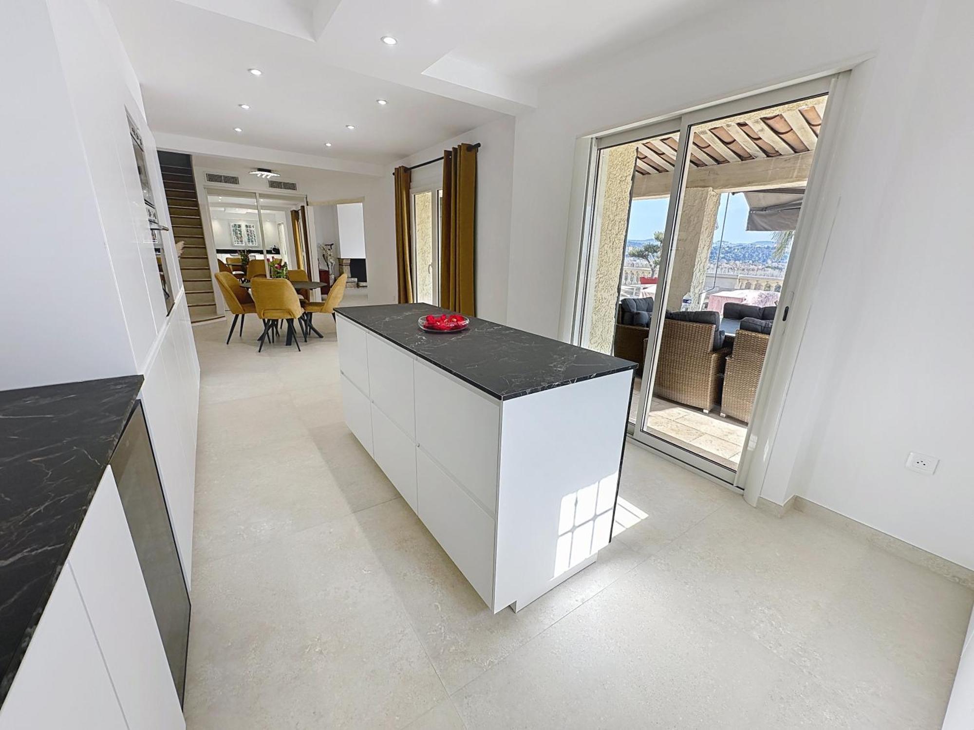 3 Bedrooms Villa Near Cannes - Pool & Jacuzzi - Sea View Mandelieu Exteriör bild